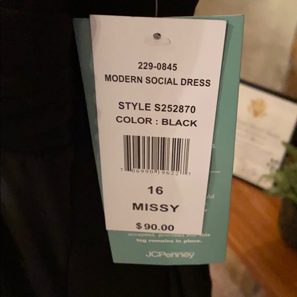 Dress - Picture 5 of 5